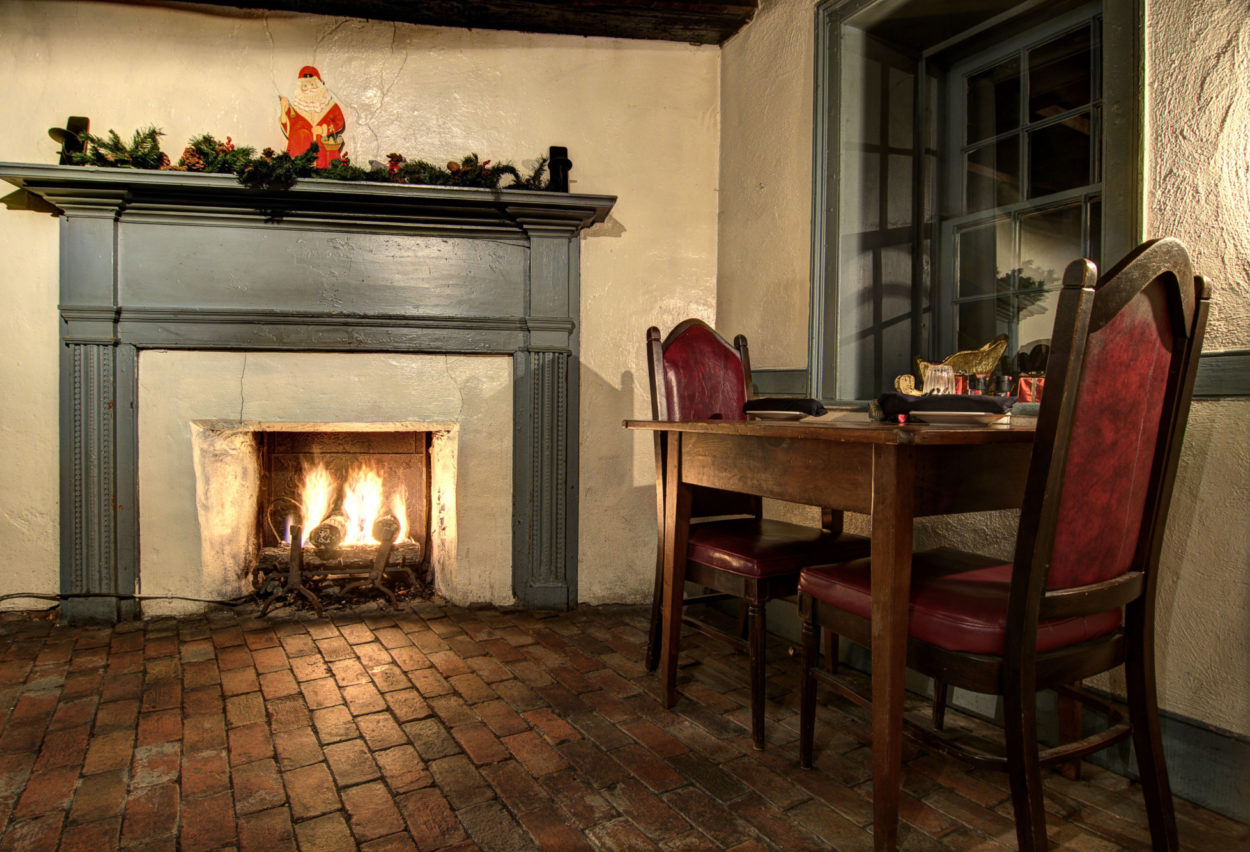 the-tavern-restaurant-interior-jb0063