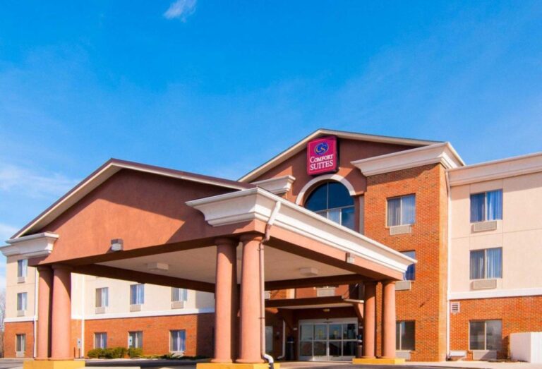 Comfort Suites Exterior3 768x523