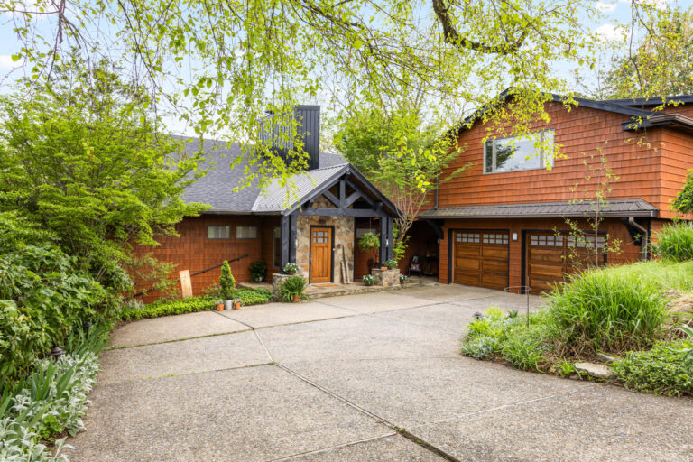 2a Curated Properties Arrival Parking 1 768x512