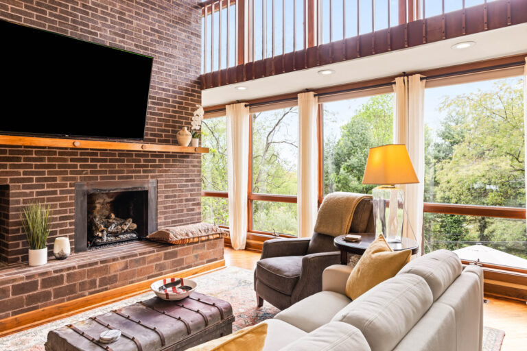 4 Hilltop Oasis Great Room 768x512