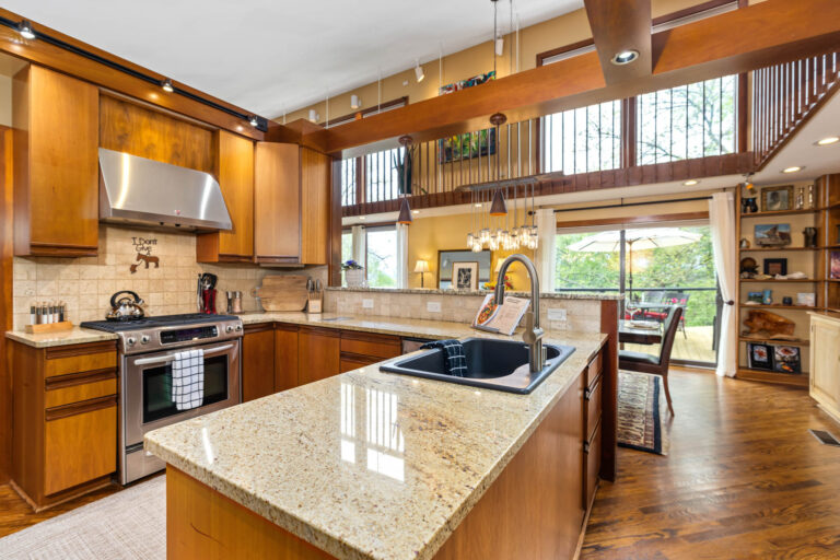 5 Hilltop Oasis Kitchen 768x512